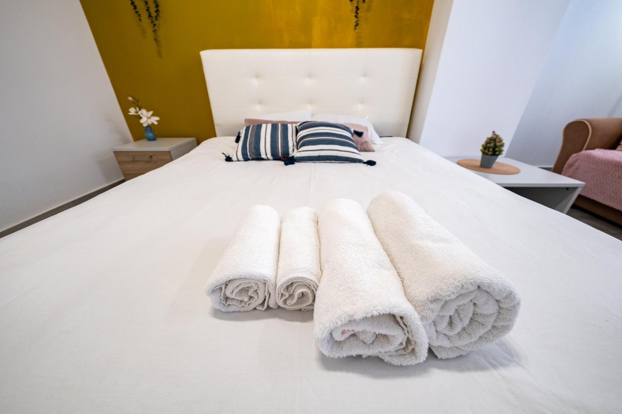 Apartment The Golden - With Free Gym Bucharest